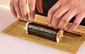 manh-tre-cuon-sushi-chat-luong