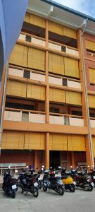 Rèm sáo che nắng ngoài trời